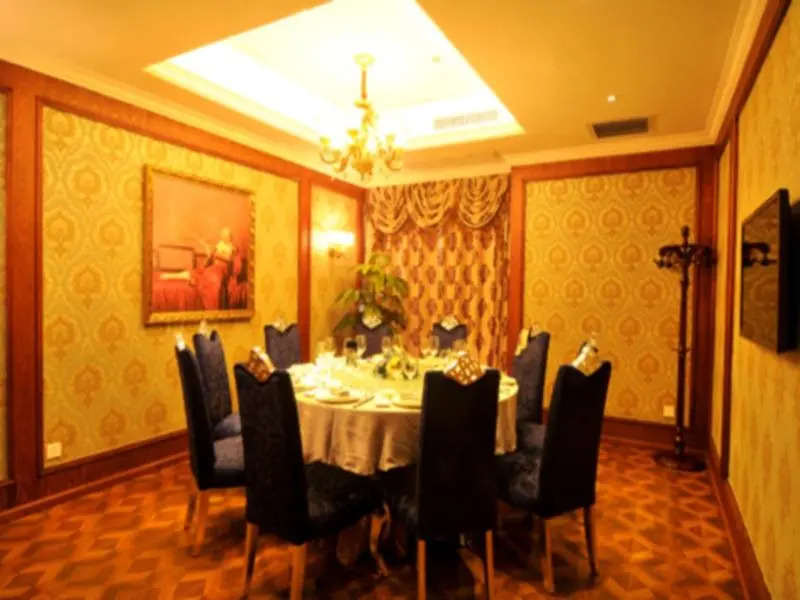 Chengdu French Theme Gold Palace