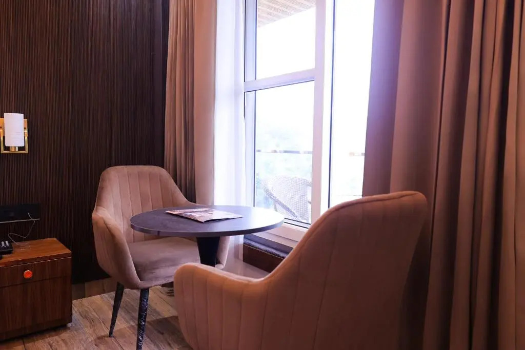 The Hoften Snowia Luxury Stay, Mukteshwar - Near Bhalugarh Waterfall