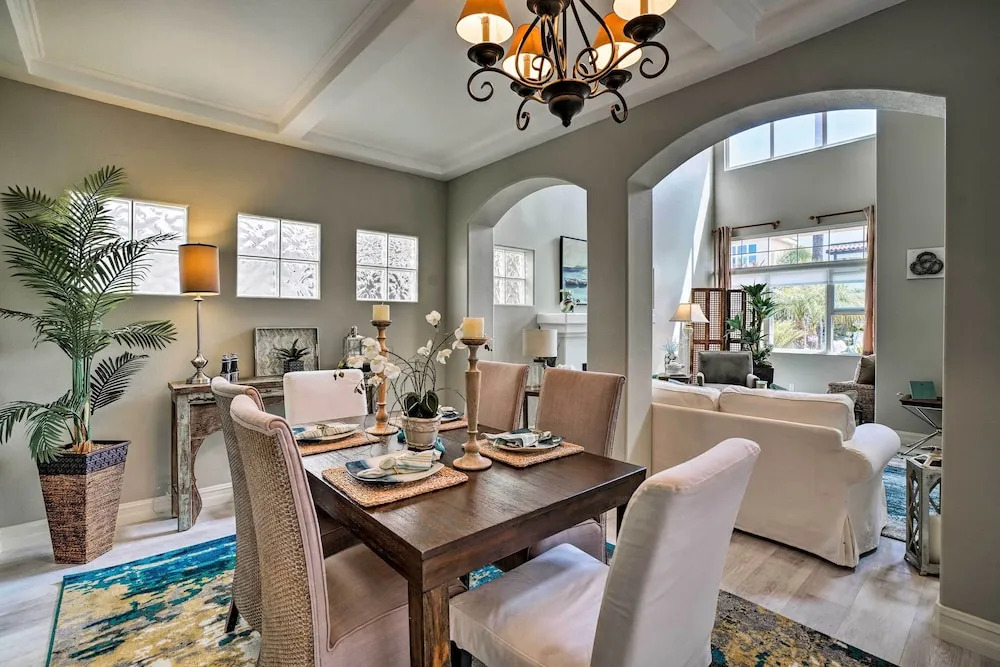 Oceanside Home w/ Rooftop Patio, Walk to Beach!