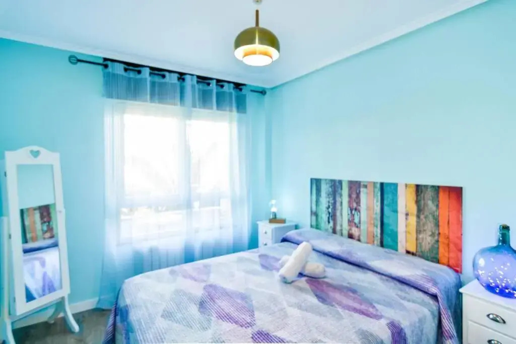 ¡Nuevo! Coqueto y cómodo apartamento con piscina y padel
