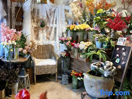 Inflorescence & Floriculture Theme Guesthouse(Yi County Old Town)