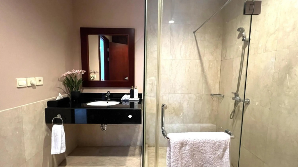 Luxury, Modern & Spacious Two Bedrooms Fully Furnished Apartment