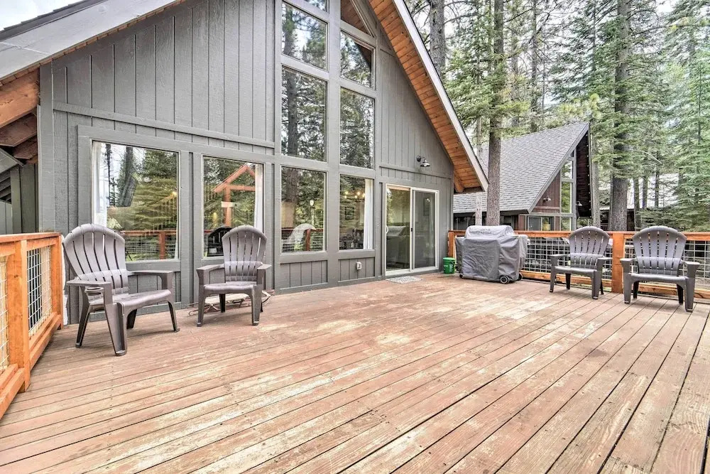 2 Mi to Tahoe Donner Ski Resort: Forest-view Haven