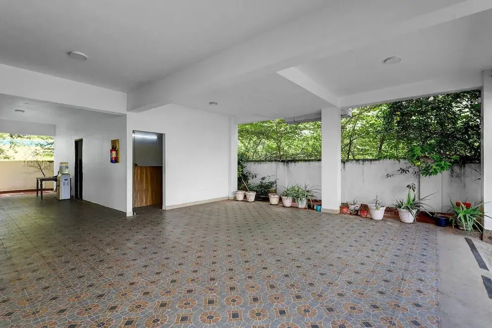 FabHotel Pavis Inn