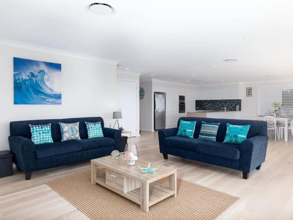 Bay View 6 - 3BR Vincentia home with water views