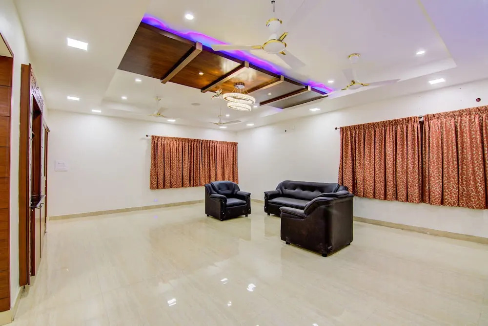 OYO Home 78311 Classic Studio Stays