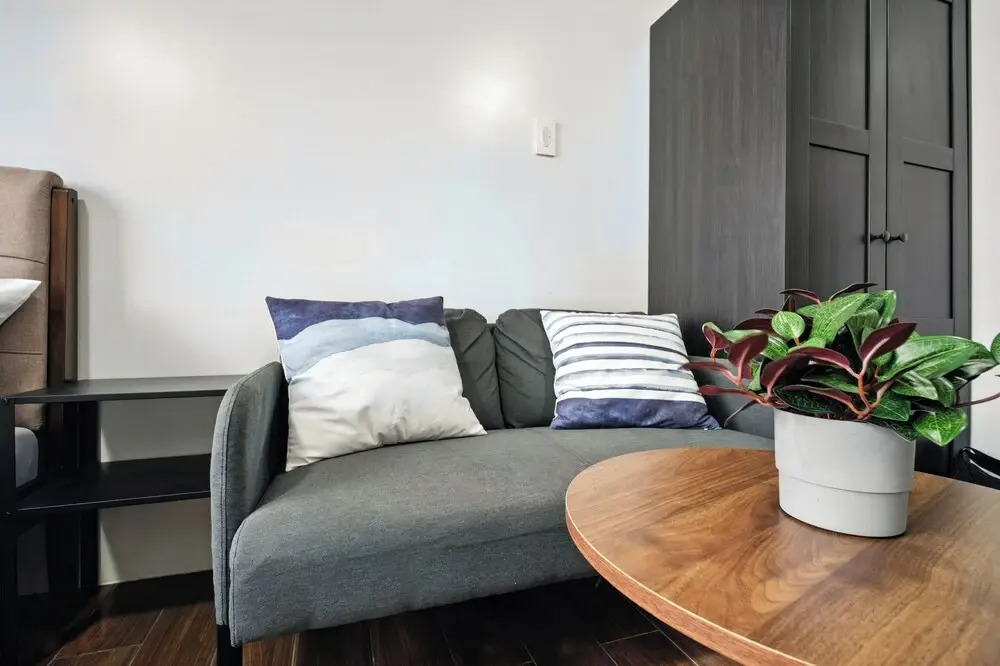Room-makati Penthouse Studio With City V