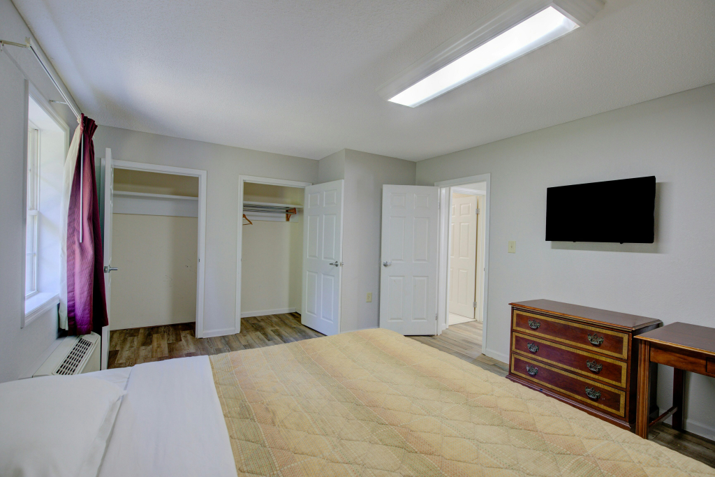 Plantation Inn & Suites Near Locust Grove I 75