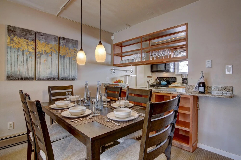 Spacious Condo - Walk to Shuttle