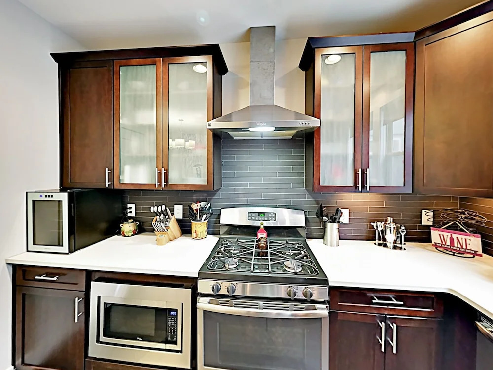 Modern WeHo Apt 8 - 3 Br Townhouse