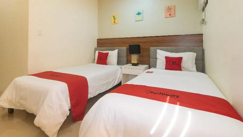 RedDoorz @ Leoncia Apartelle Mandaue City