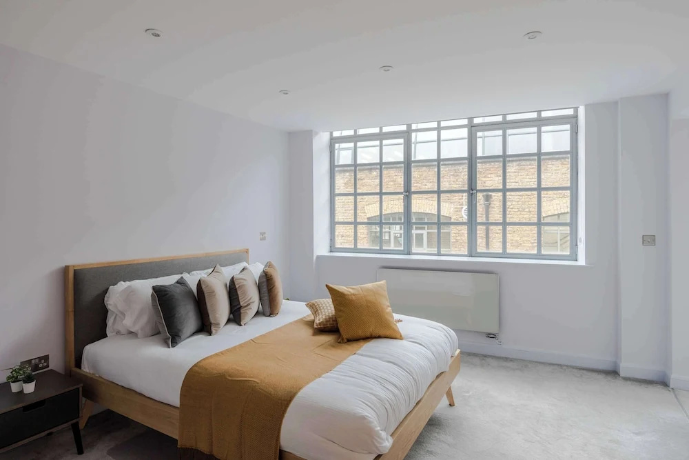 The Eyre Suite Two - Farringdon - by Frankie
