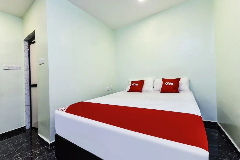 OYO 90445 Th Hotel