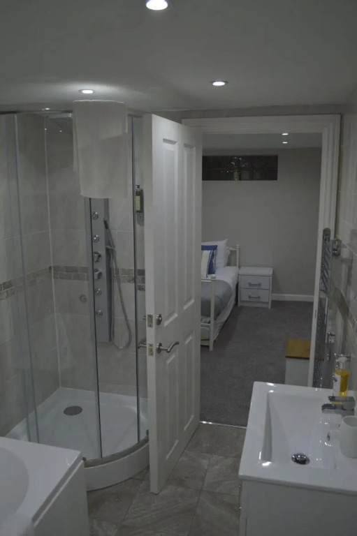 Watersedge Guest House