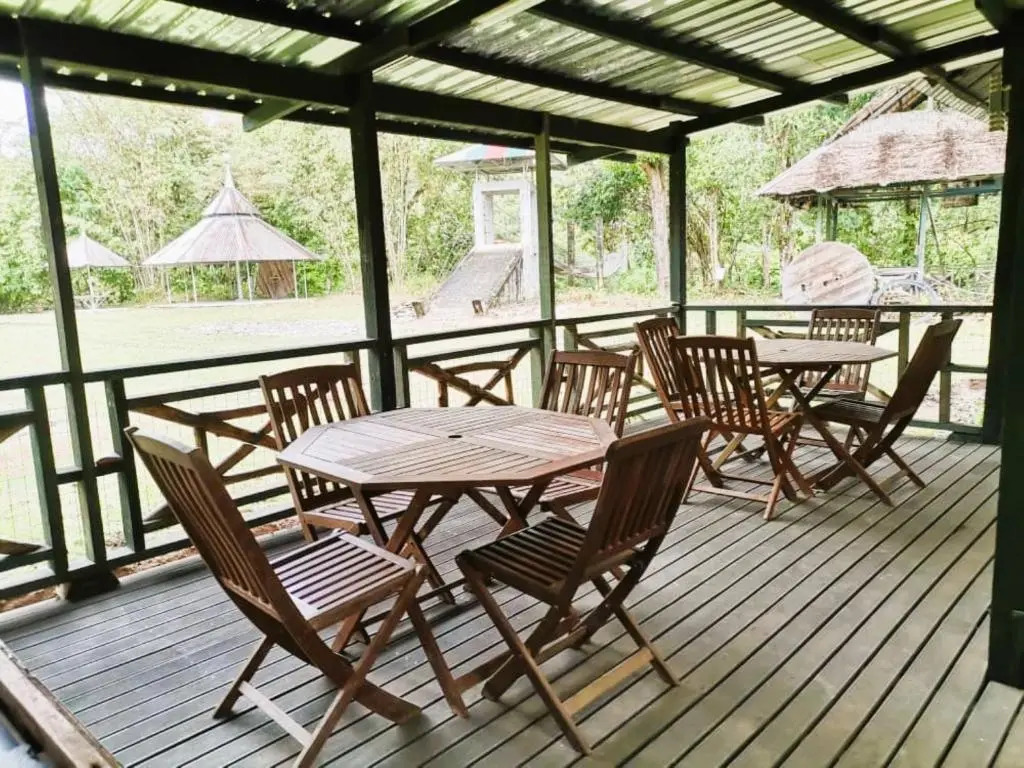 Hotel O Flinstone Lodge