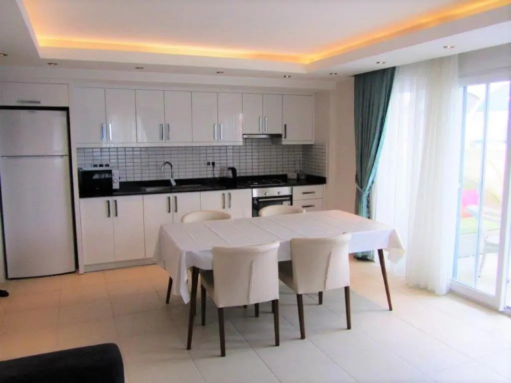 Beautiful Home In Gated Side Hill community