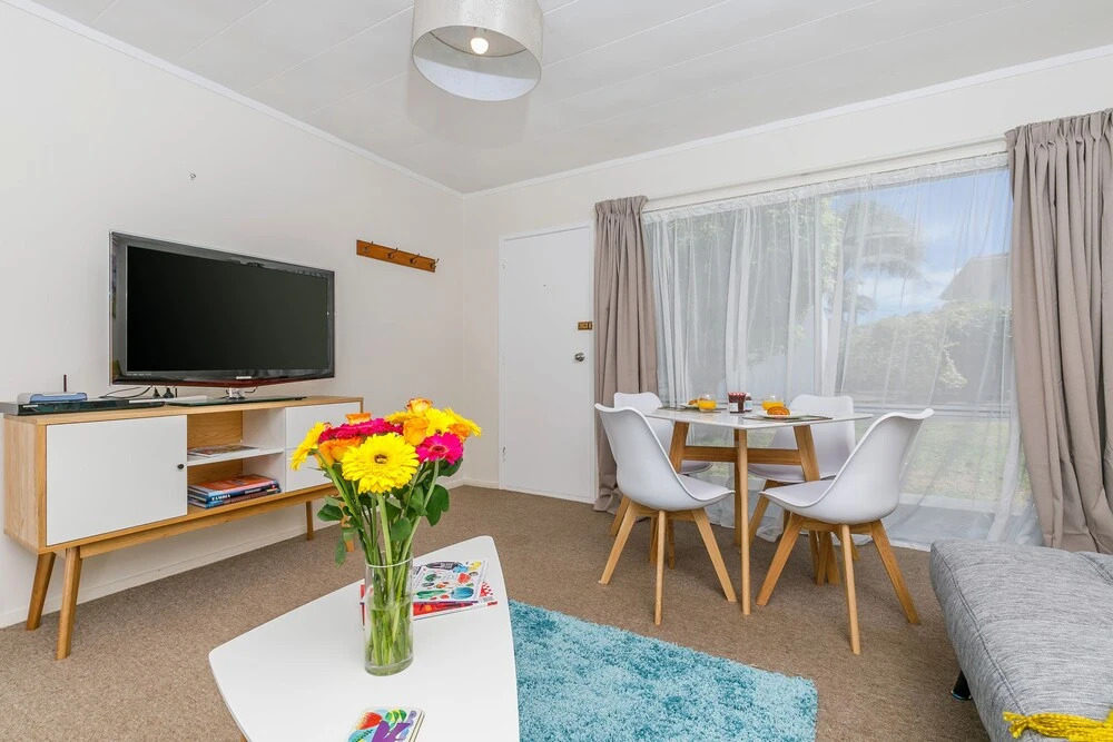 Super 2 bed flat in Remuera