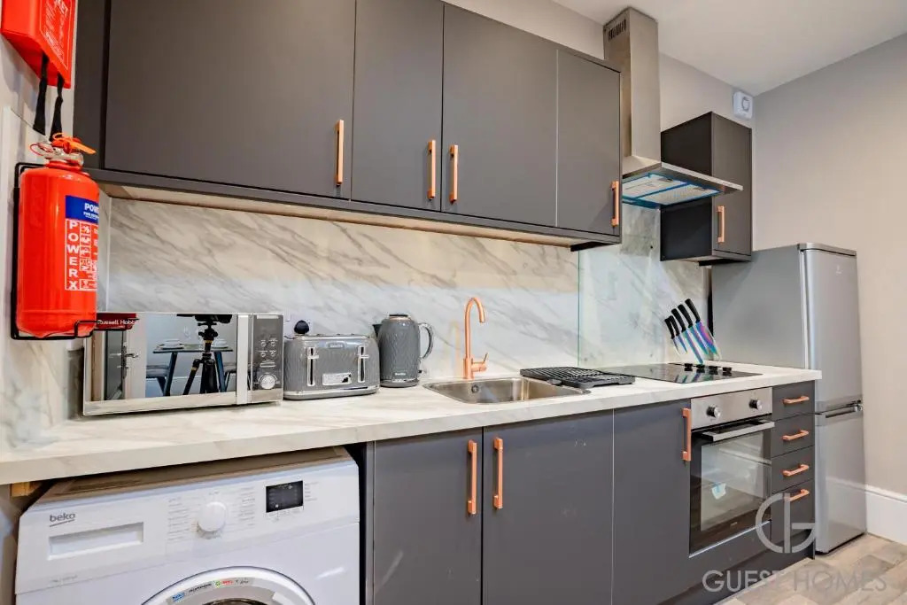 Worcester 1 Bed Apartment With Private Entrance