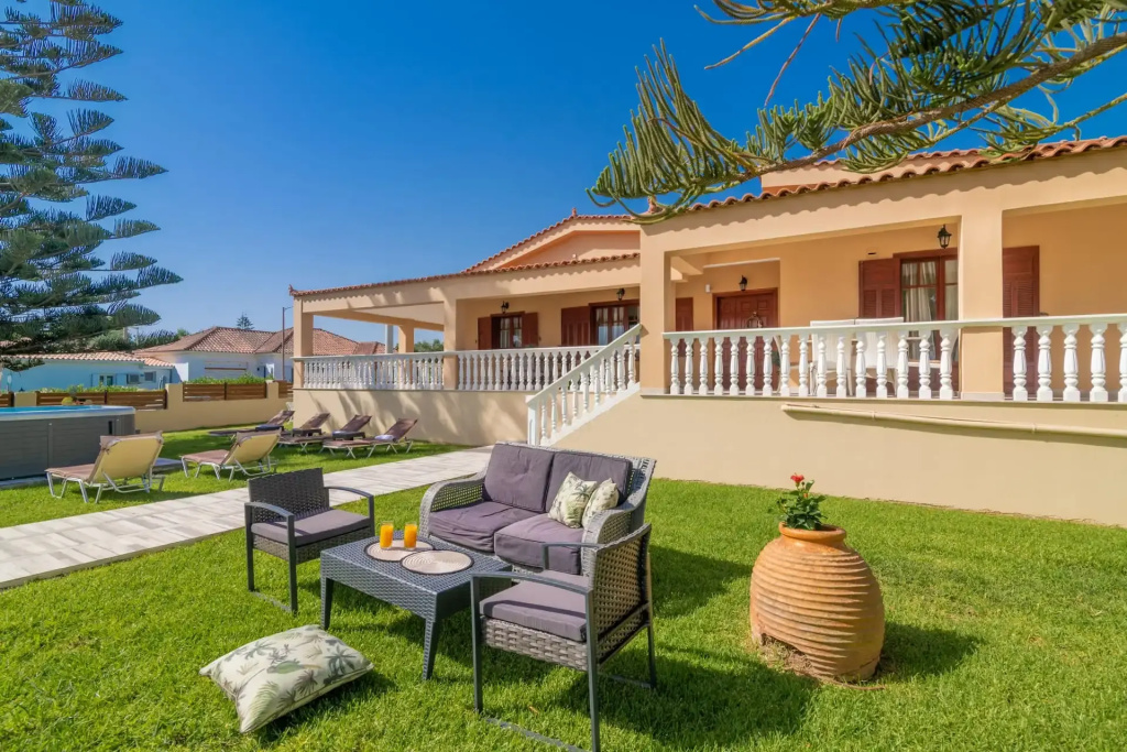 Sea Elegance Villa - On the Beach, by ZanteWize