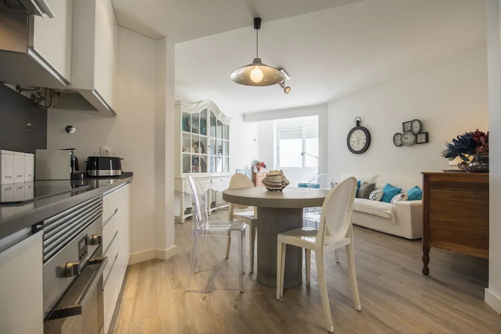 Cozy Seaview Apartment