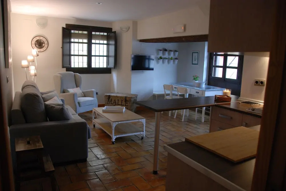 Aljara Corredera Apartment by JITKey