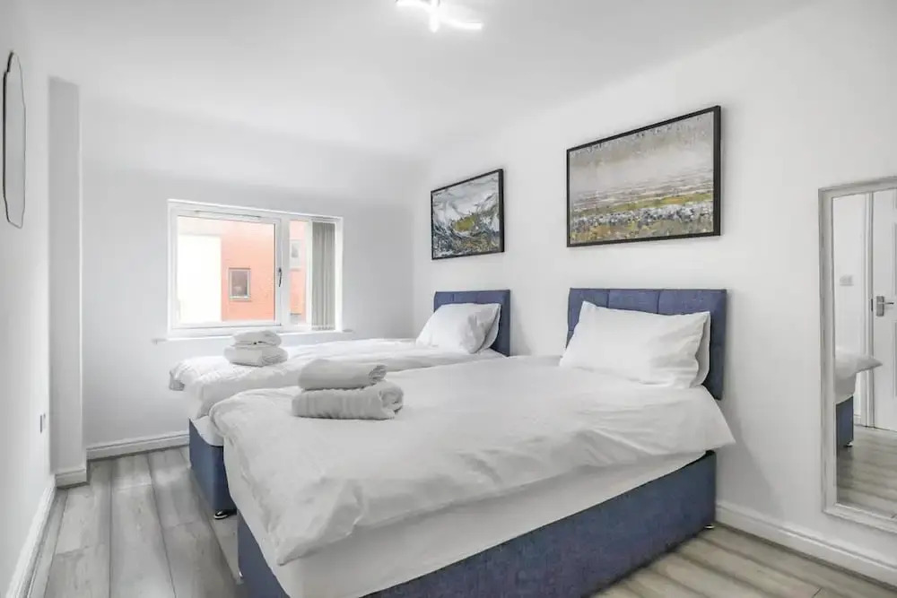 Fast Wi-fi Free Parking 10 Mins to City Centre