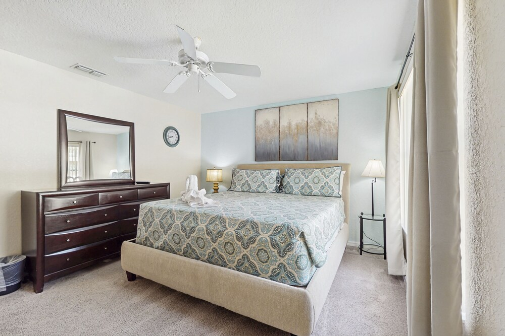 Wonderful, Two-level Home Close to Theme Parks With W/d, Central AC & Patio