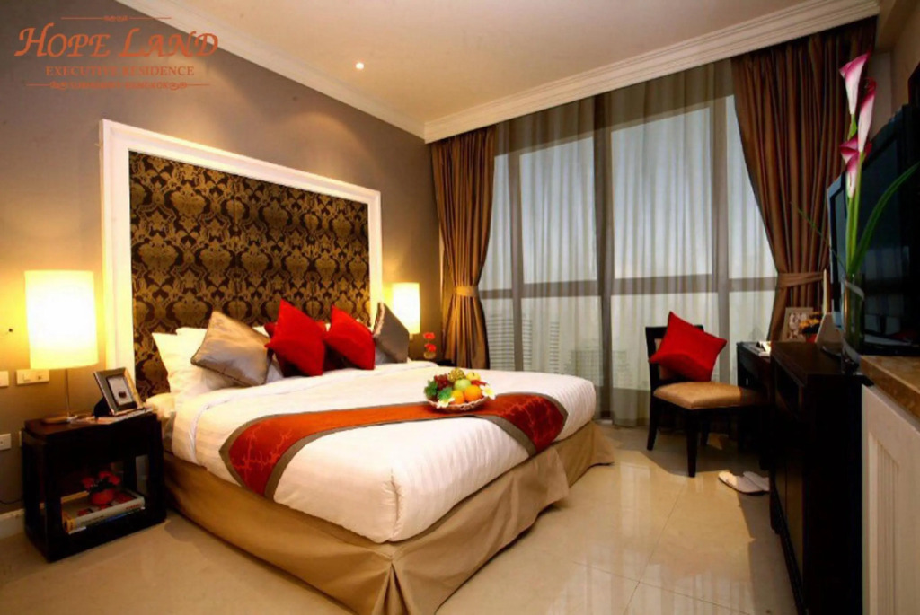 Hope Land Hotel 46/1