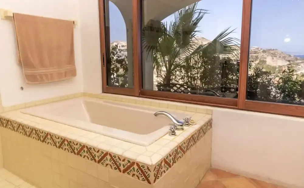 Casa Tranquila Only Steps to The Ocean 5-bedrooms Sleeps 9