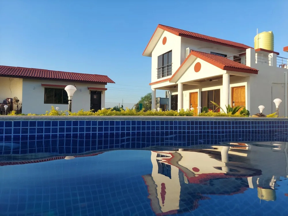 Berryl Resorts