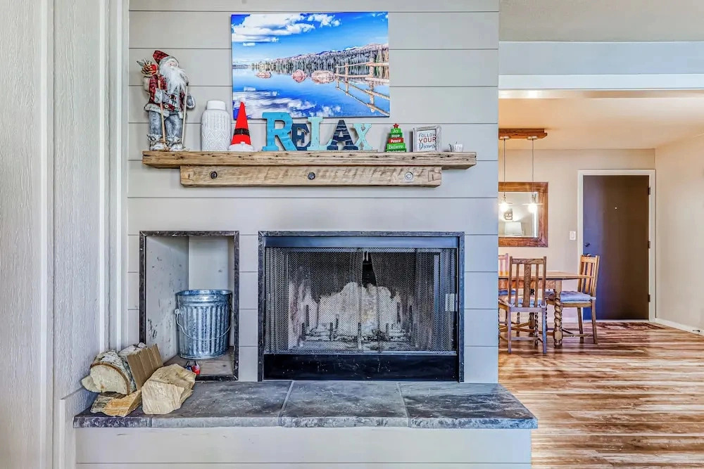 Comfortable 2BR 2nd-floor Balcony
