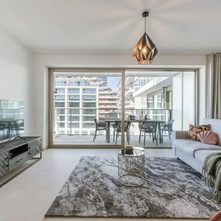 Modern Apartment With South Facing Terrace