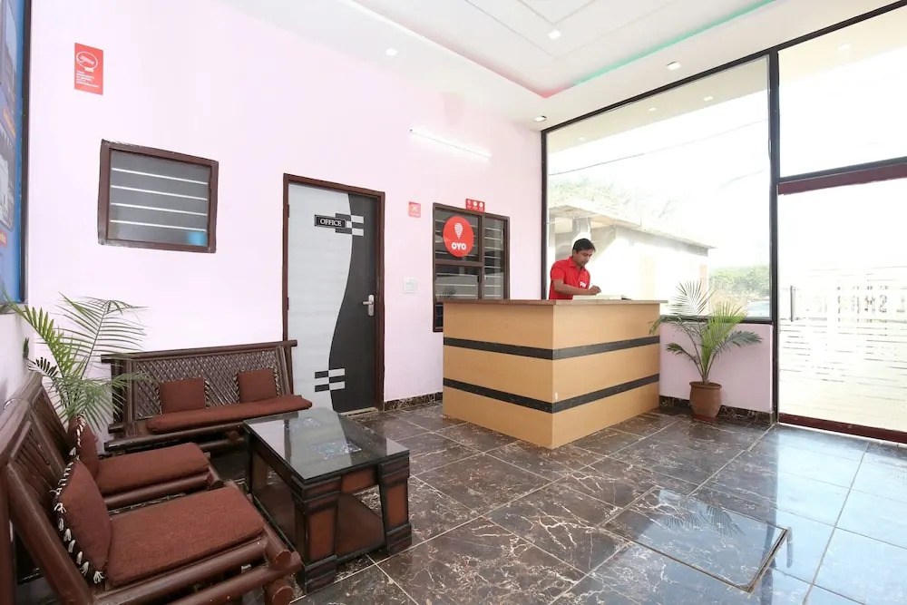 OYO 11497 Hotel Sharnam