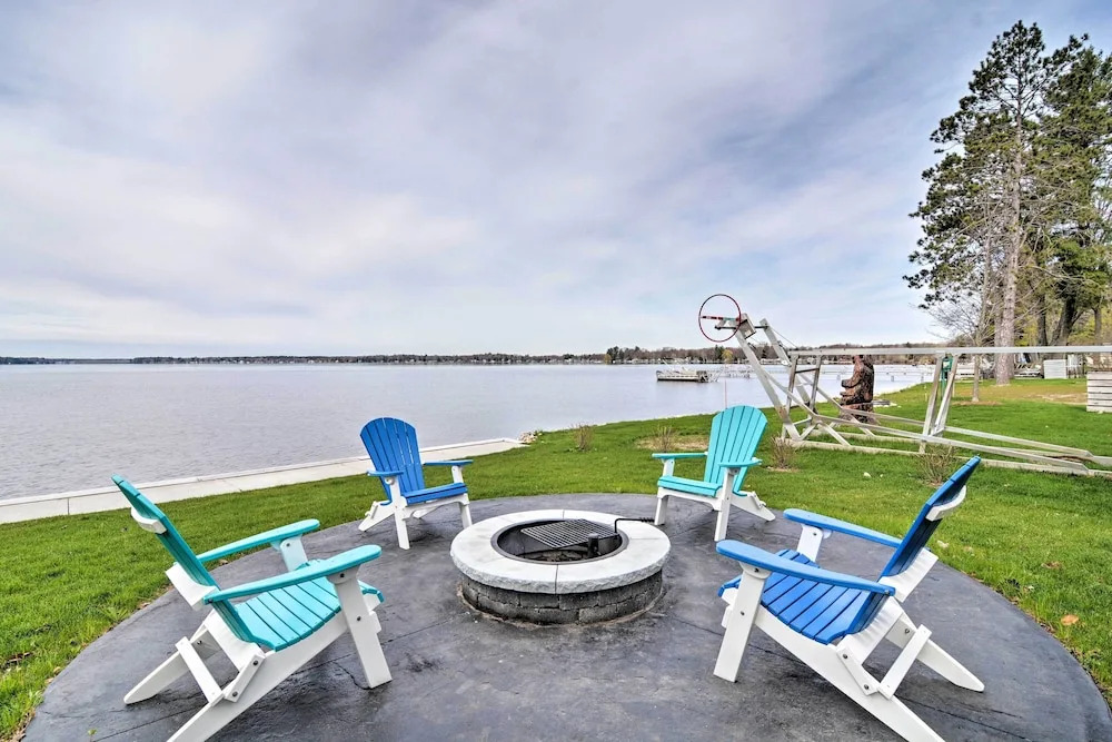 Lakefront Home w/ Dock! 18 M to Caberfae Peaks