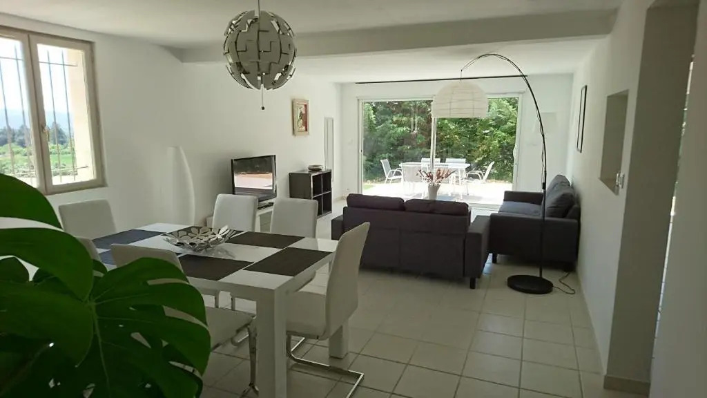 Appart indépendant dans propriété 4000 m2 Luberon