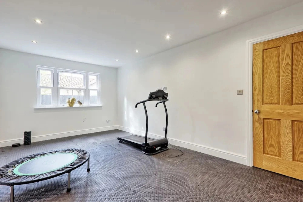 Mayrose House 6BR 4bath Luxe Spacious Retreat
