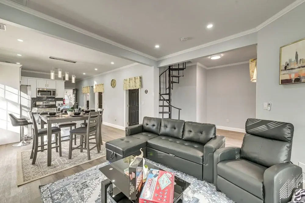 Walk to Park: Modern Apt 2 Mi to Union College!