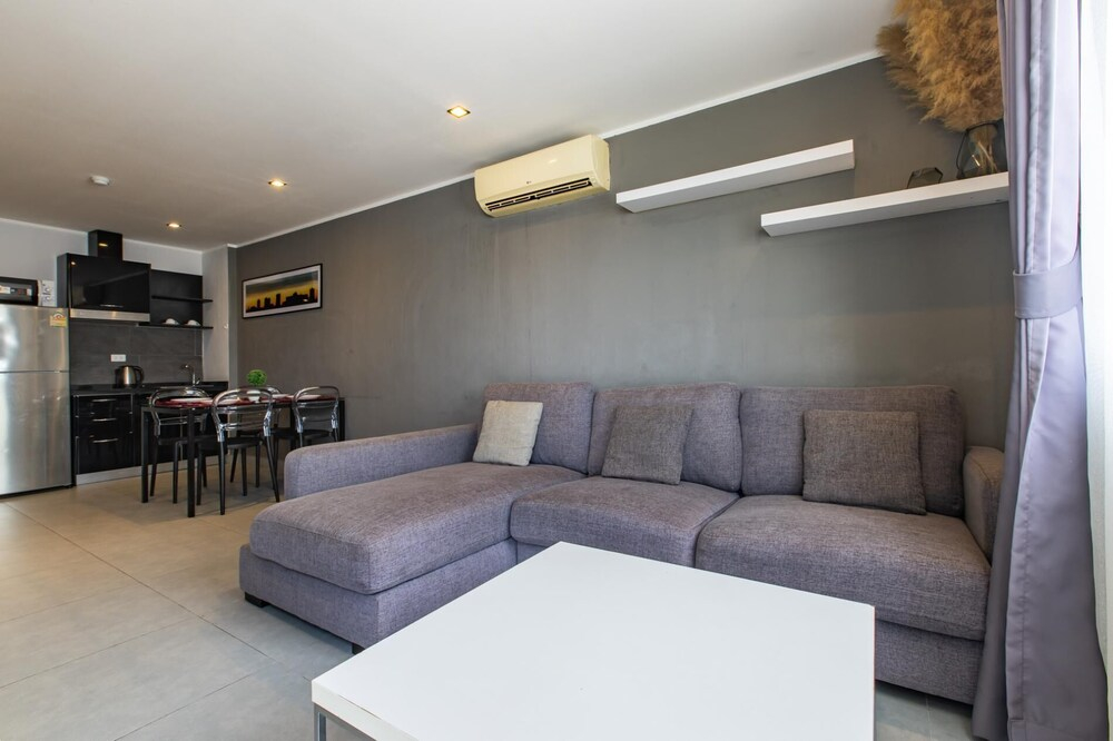 Modern Condo - 1BR T1 -501