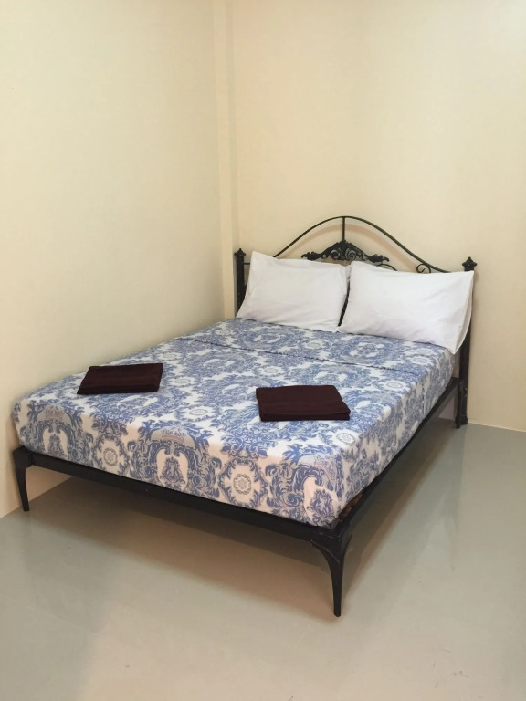 Krabi Town Sleeps 8 With Kitchen