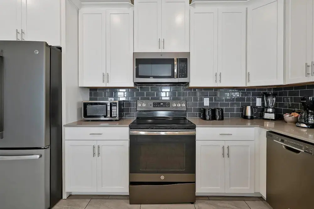 1674 Moon Valley DR, Davenport, 6bed