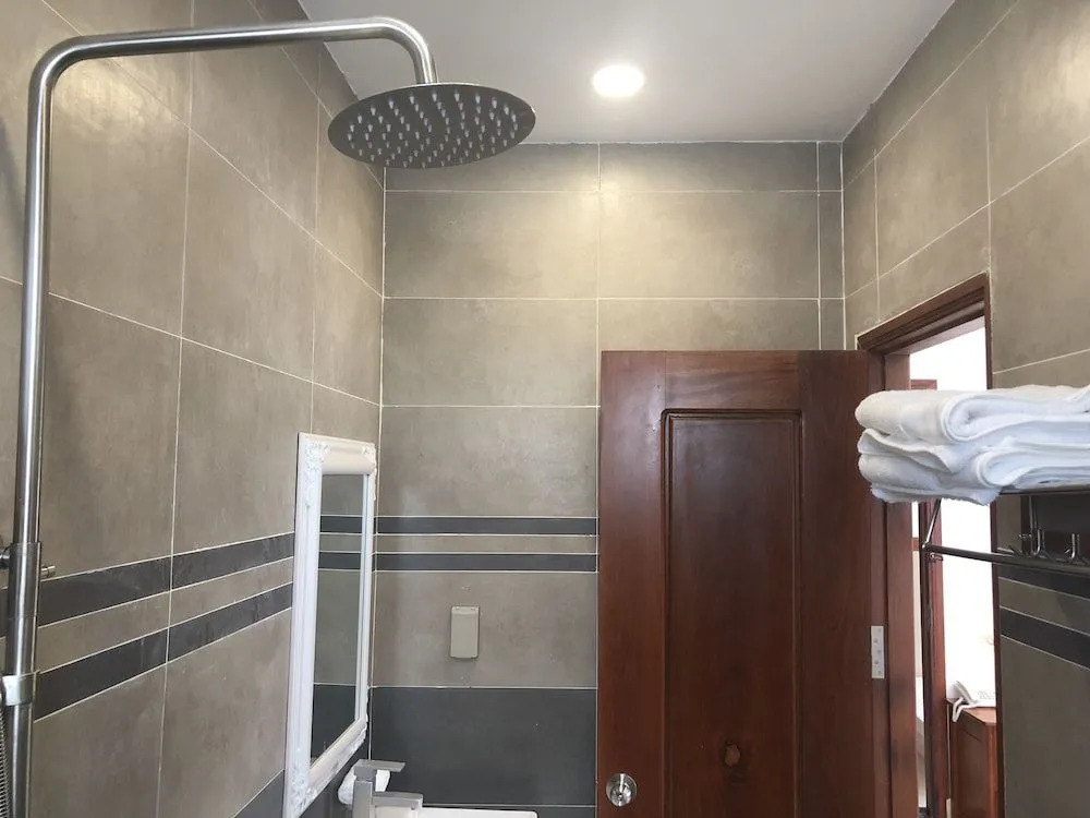 Khách sạn Tuyết Hiển