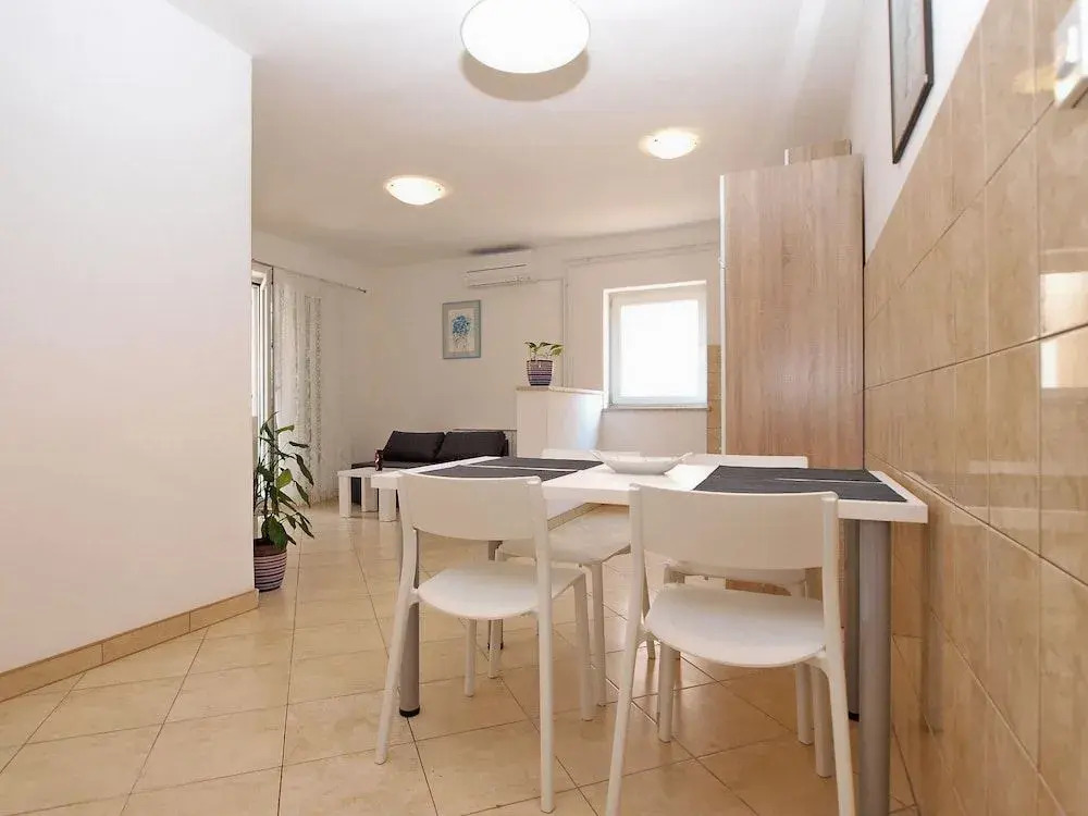 Apartment 1406