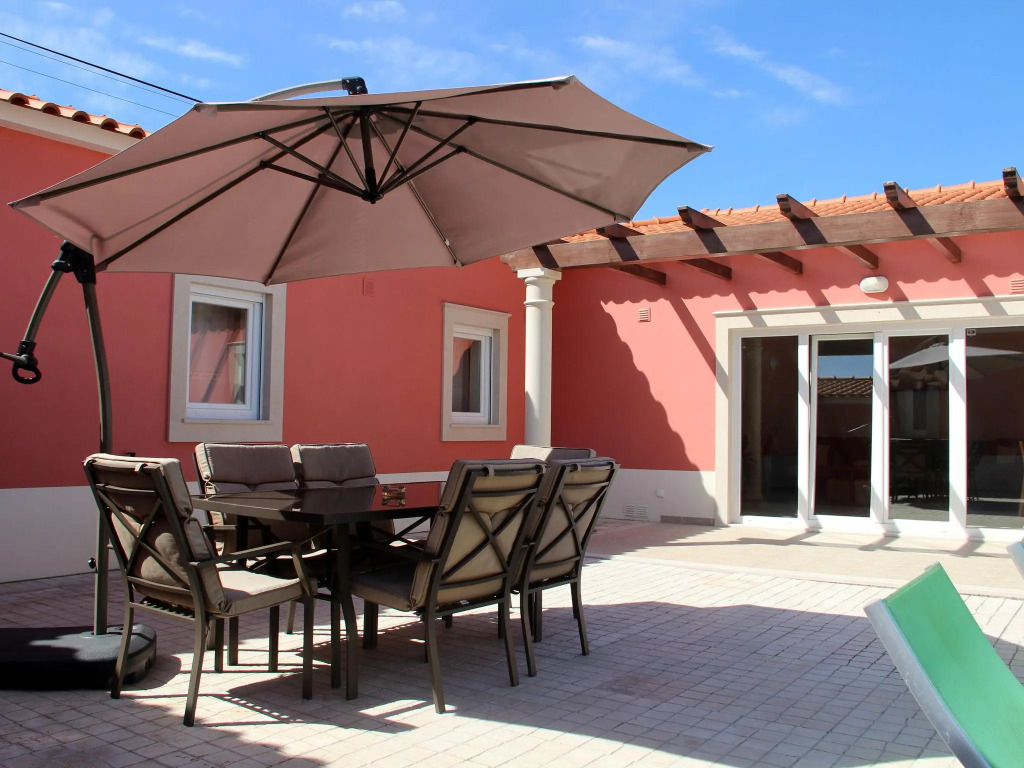 Villa With Private Wellness and Pool