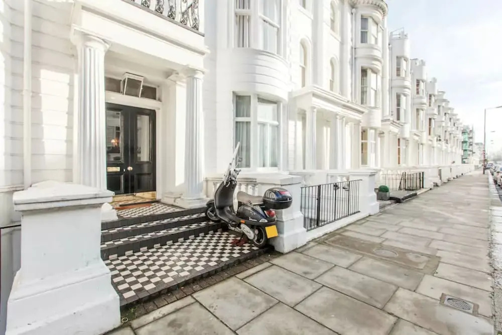 Spacious 2 Bed Flat by Hyde Park