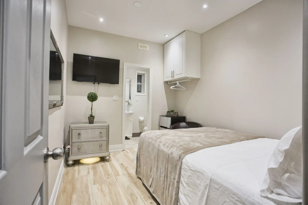 Toronto Rooms and Suites
