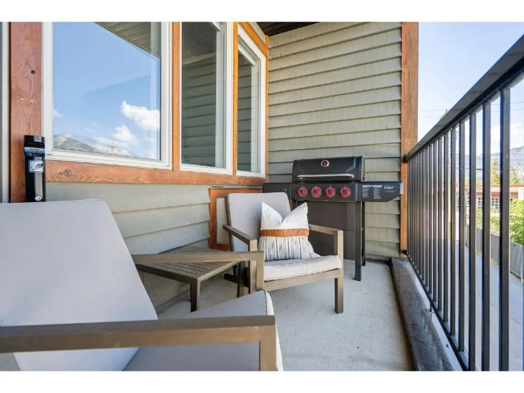 The Grizzly House I Sleep 7 I Patio & BBQ I 55 TV