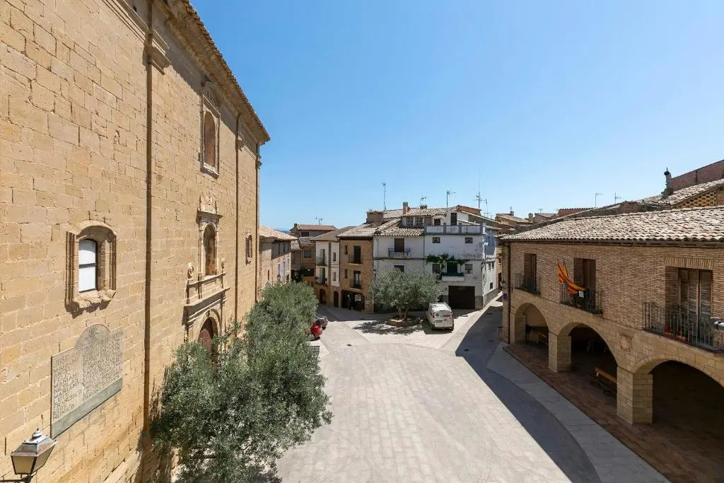 Apartamentos Vino Tinto y Restaurante Tomate Rosa