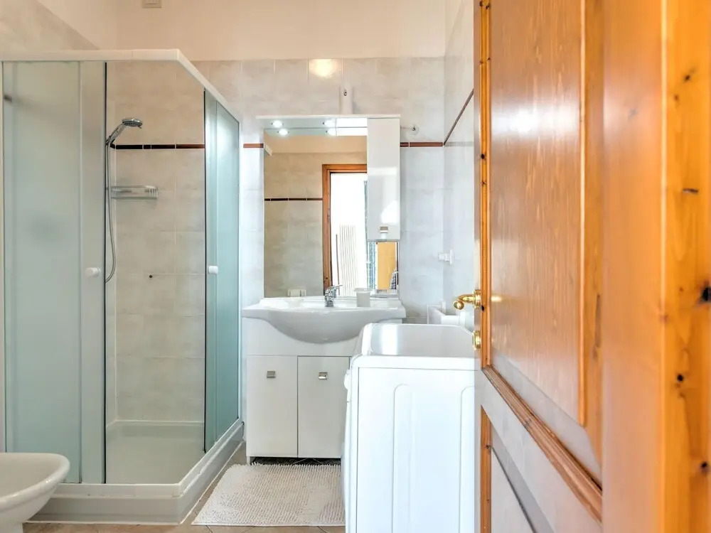 Wonderful flat with swimming pool, lift and garden