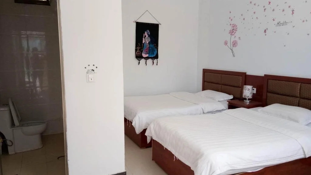 Dunhuang Hu Yang Inn