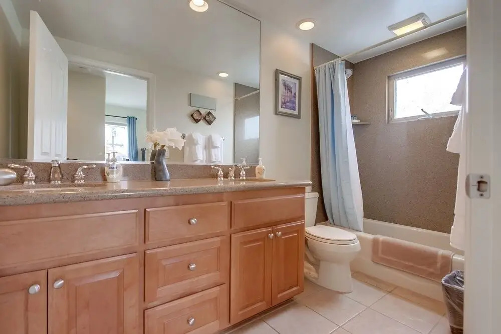 Island Breeze II 3 Bedrooms 2.5 Bathrooms Townhouse